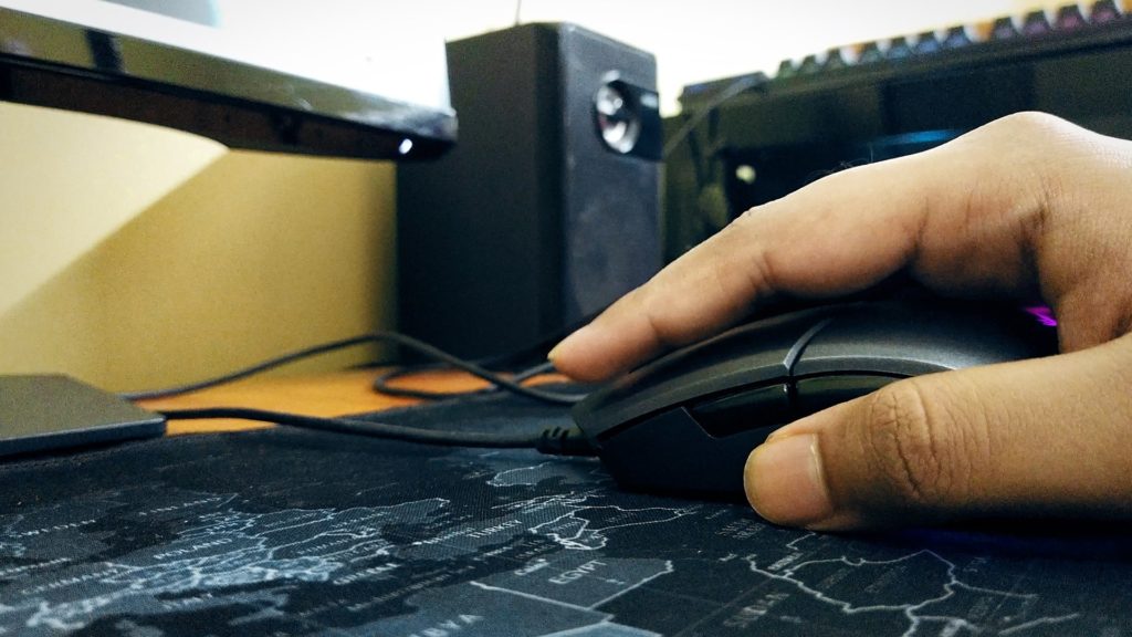 Clutch gm11 rgb covered by hand