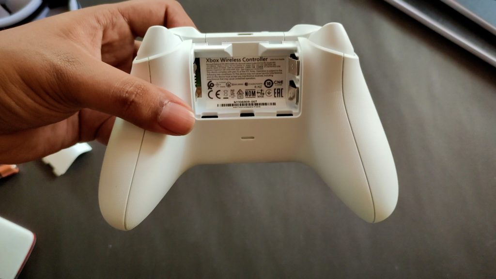 Xbox wireless controller battery chamber